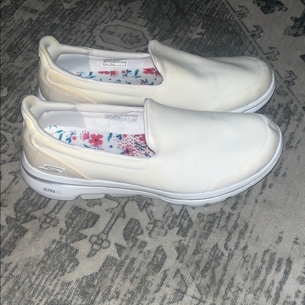 Skechers Women's white Slip-On Sneakers size 9.5